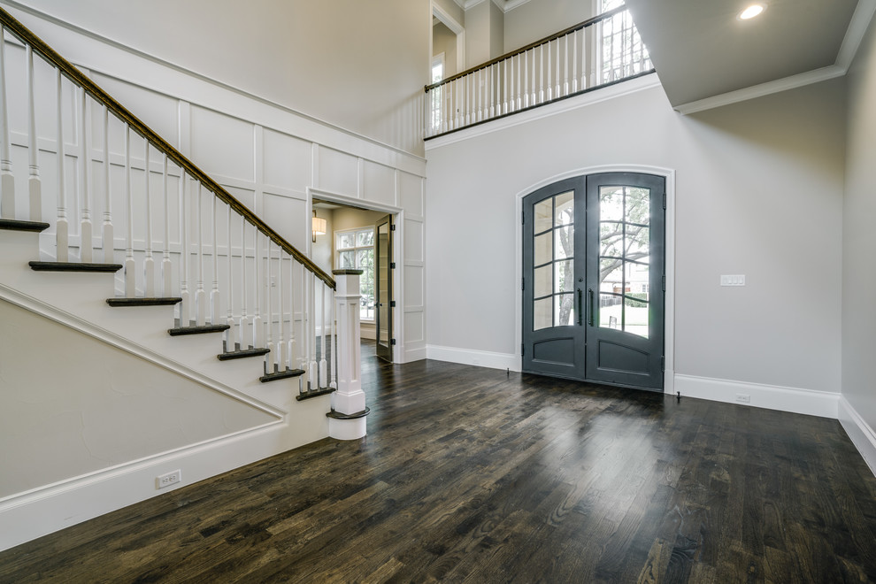 Home design - transitional home design idea in Dallas