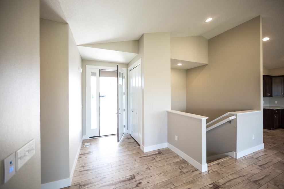 Transitional entryway photo in Cedar Rapids