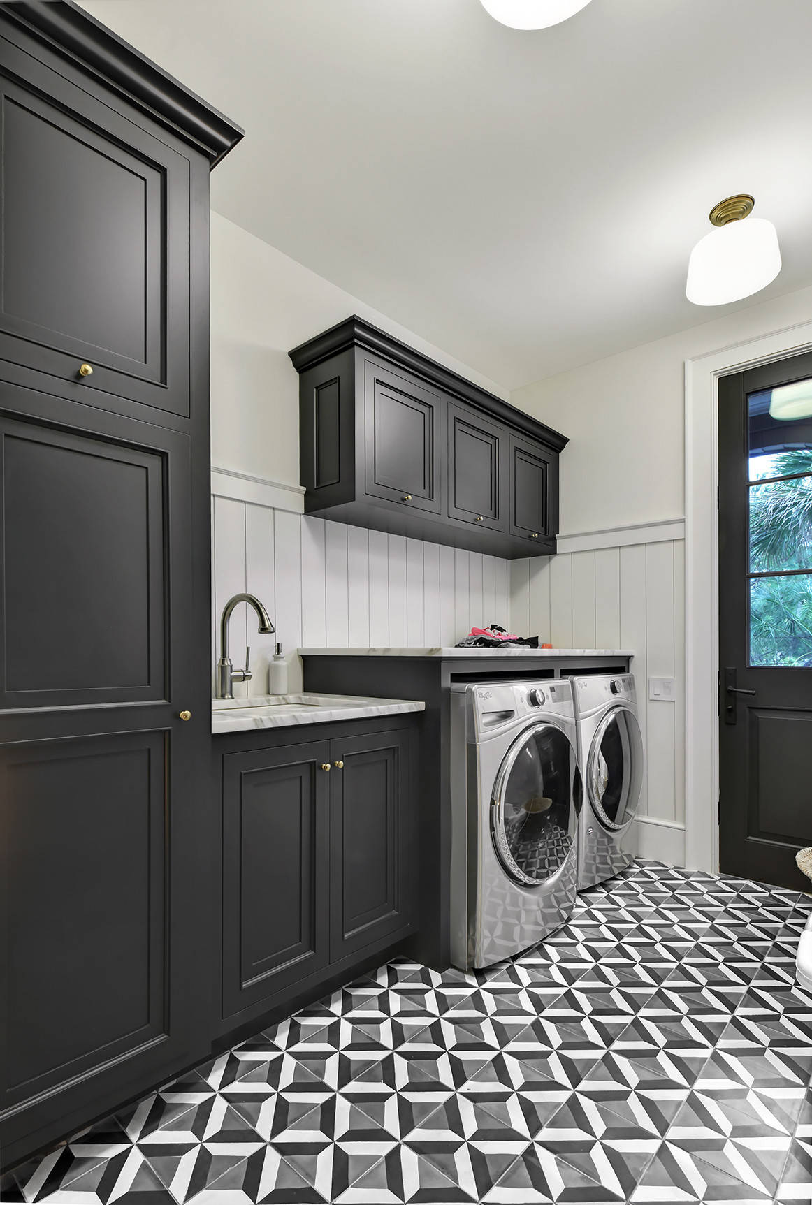 75 Beautiful Country Laundry Room with Black Cabinets Ideas & Designs -  March 2024 | Houzz AU