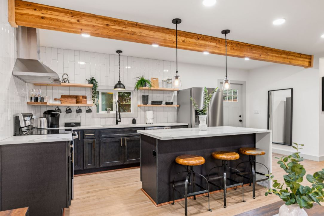 This project was a double bay garage that we converted to a complete 1 bedroom 2 bathroom home with a very modern finish. We did a L shaped kitchen with 1 island, Quartz countertops with a vertical 1/