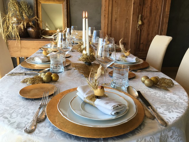 Natale traboccante d'oro shabby-chic-style-dining-room