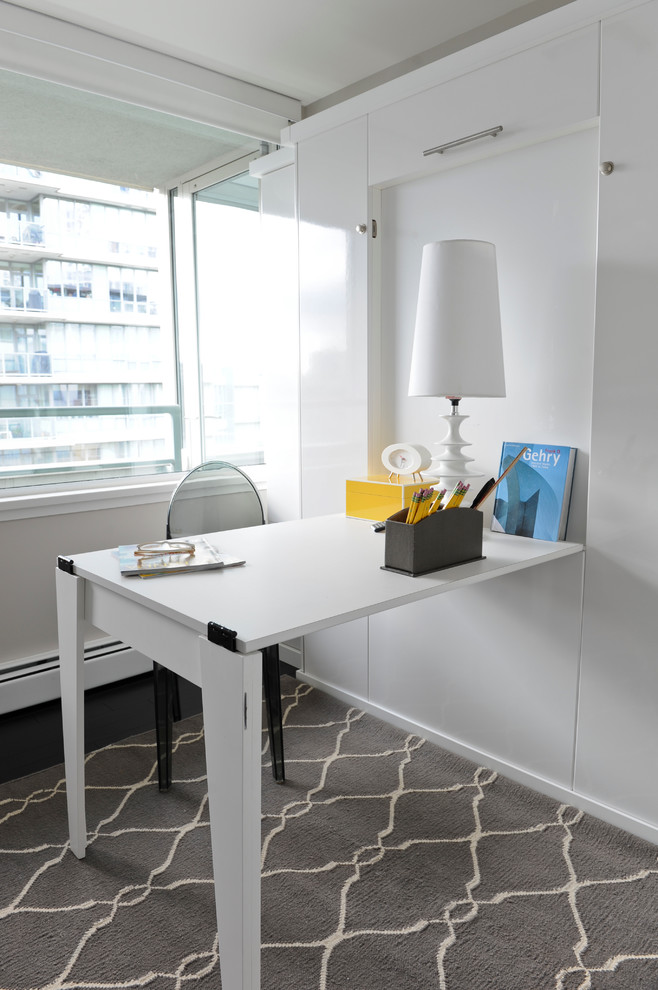 This is an example of a contemporary home office in Vancouver with a built-in desk.