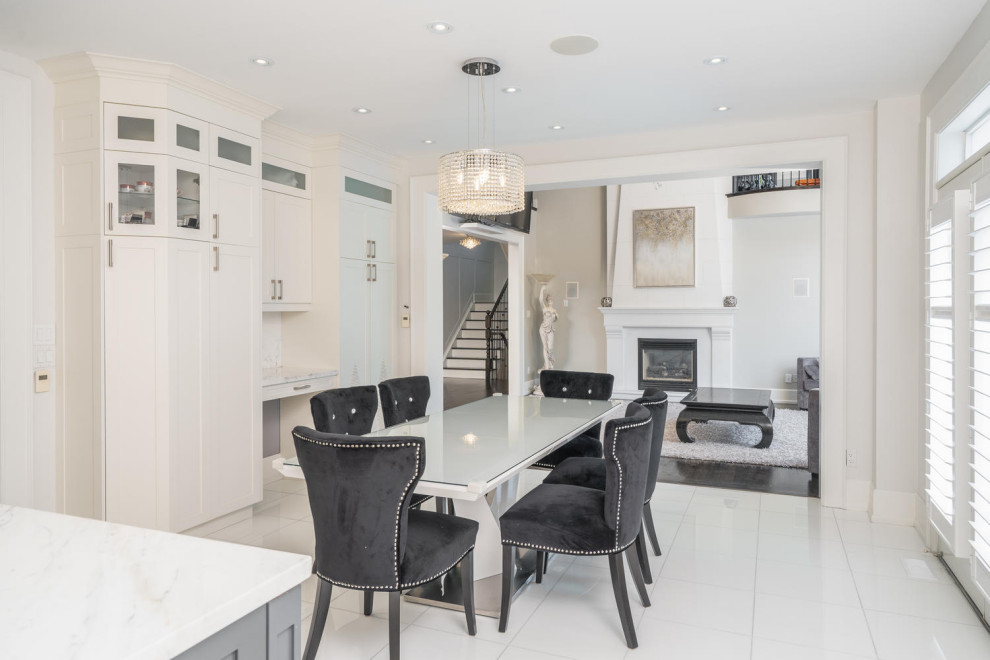 Transitional kitchen photo in Toronto