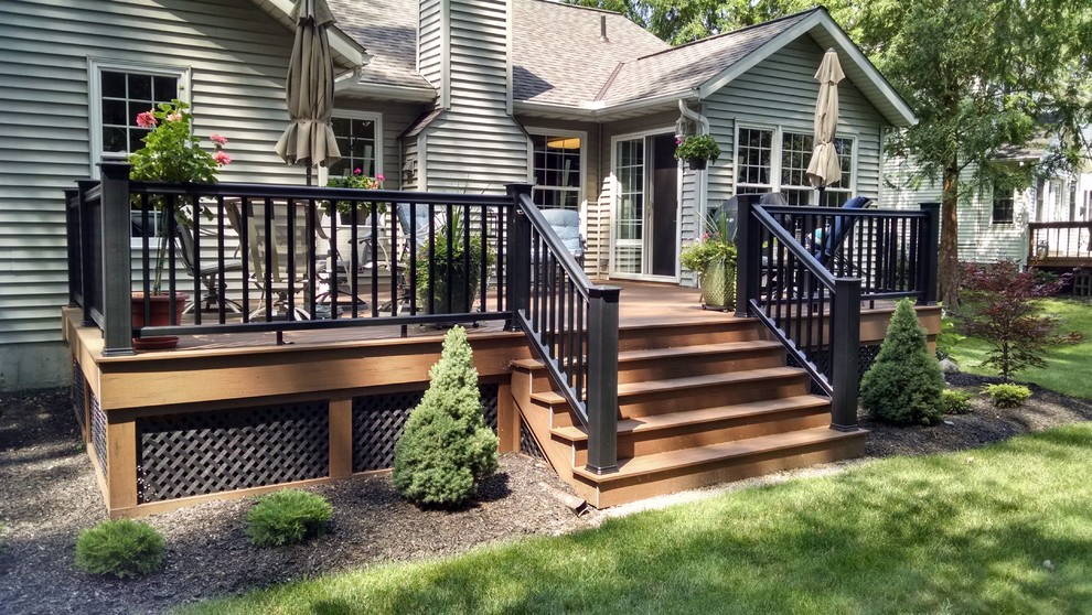 Photo of a mid-sized traditional backyard deck in Cleveland with no cover.