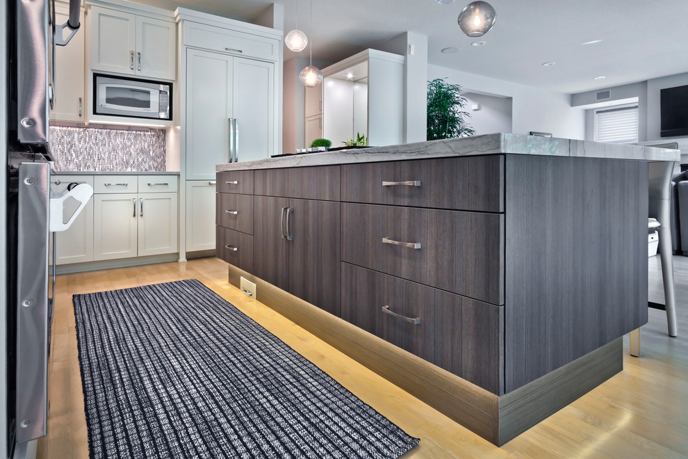 Transitional kitchen photo in Minneapolis