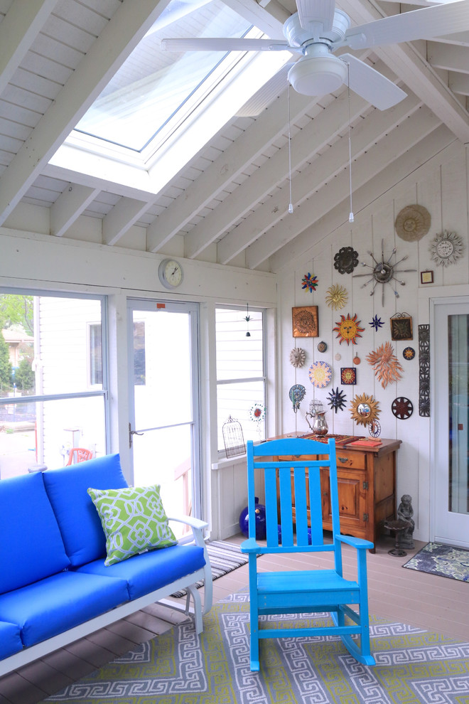 Mid-sized traditional sunroom in Chicago with no fireplace, a standard ceiling and green floor.