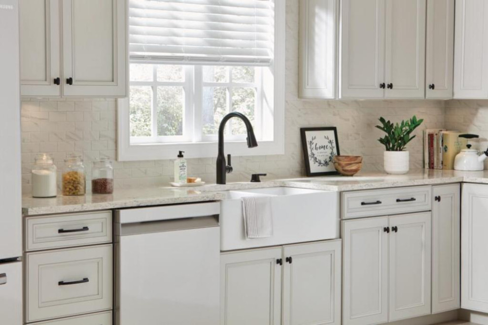 Home design - transitional home design idea in Austin