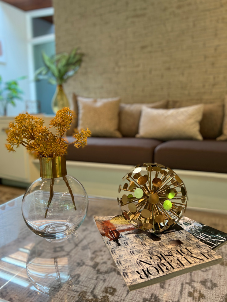 Transitional home design photo in Boston