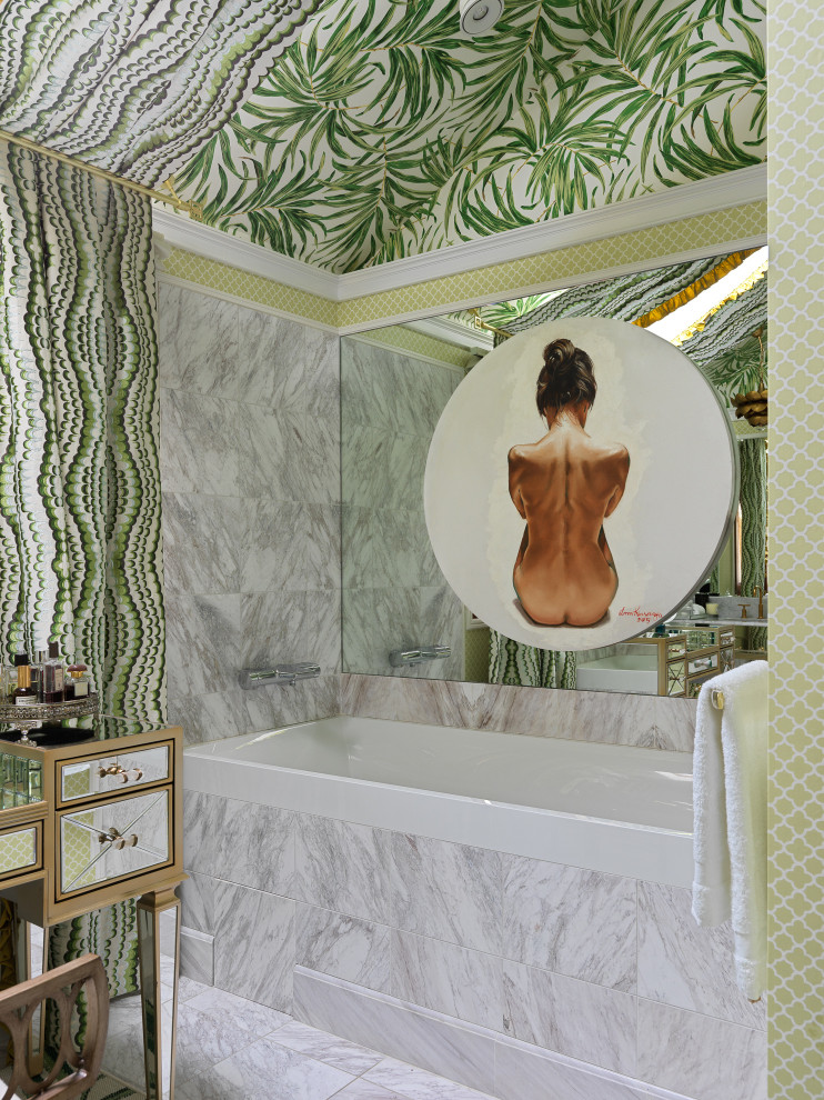 Свежая идея для дизайна: большая ванная комната в морском стиле с плоскими фасадами, фасадами любого цвета, полновстраиваемой ванной, угловым душем, унитазом-моноблоком, белой плиткой, мраморной плиткой, зелеными стенами, мраморным полом, душевой кабиной, врезной раковиной, мраморной столешницей, бежевым полом, душем с распашными дверями, белой столешницей, окном, тумбой под две раковины, напольной тумбой, потолком с обоями и обоями на стенах - отличное фото интерьера