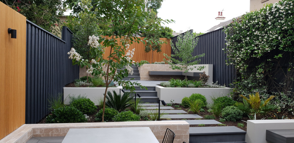 Moderner Garten hinter dem Haus in Sydney