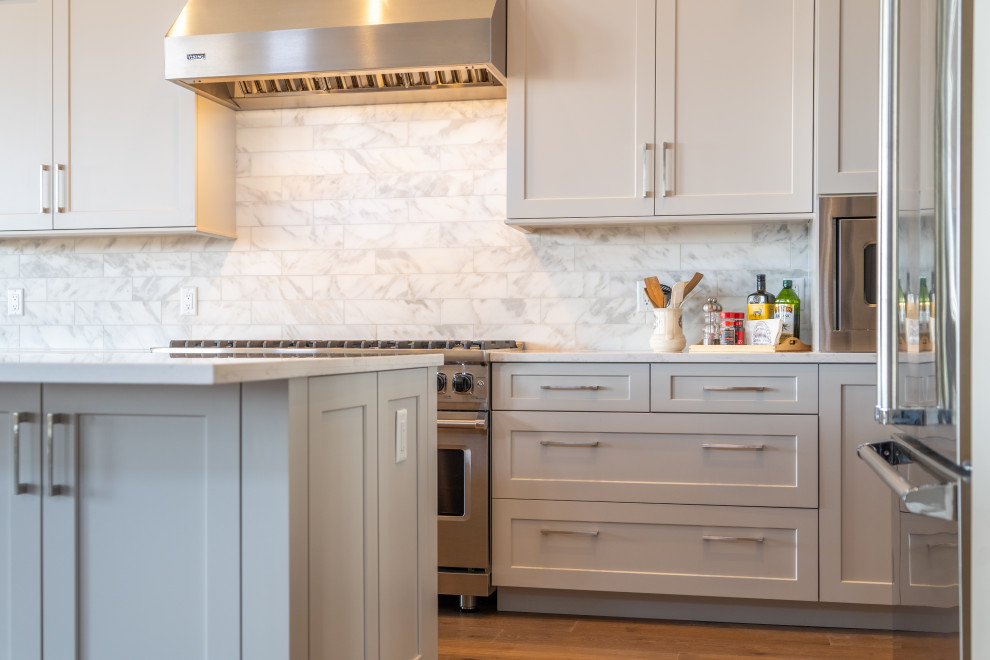 Kitchen - transitional kitchen idea