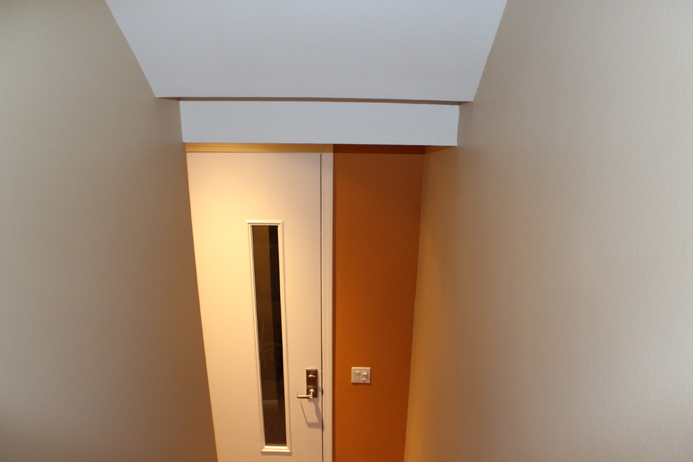 Inspiration for a transitional entryway remodel in Orange County