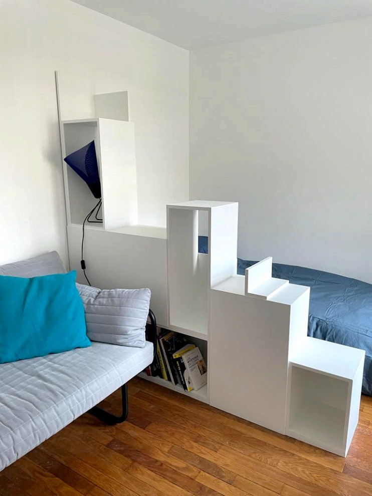 Création d'un meuble de séparation avec rangements sur mesures.