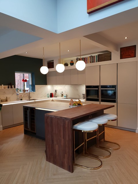 Wooden breakfast bar contemporary-kitchen