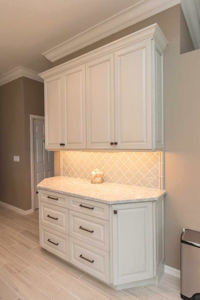 Home design - transitional home design idea in Miami