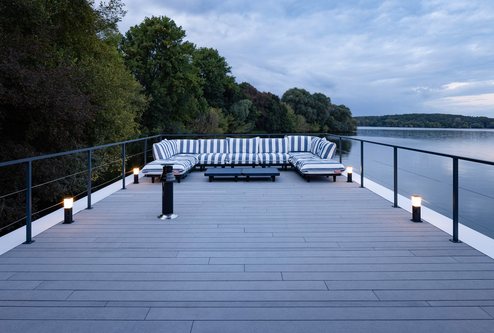Photo of a large contemporary rooftop and rooftop deck in Berlin with metal railing, with dock and no cover.