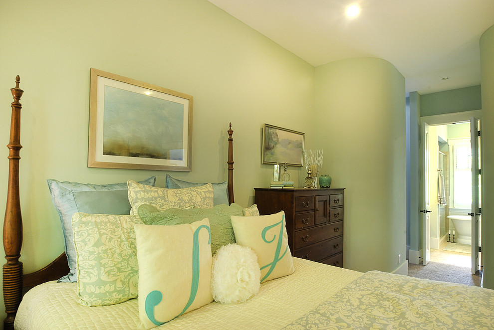 Inspiration for a mid-sized arts and crafts master bedroom in Atlanta with green walls and carpet.