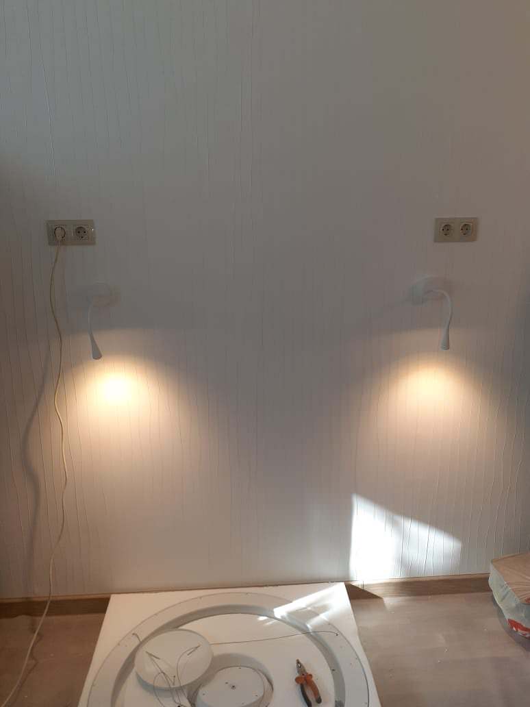 Фото светильников в изголовье большой кровати