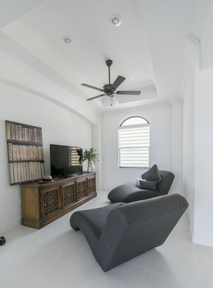Transitional family room photo in Tampa