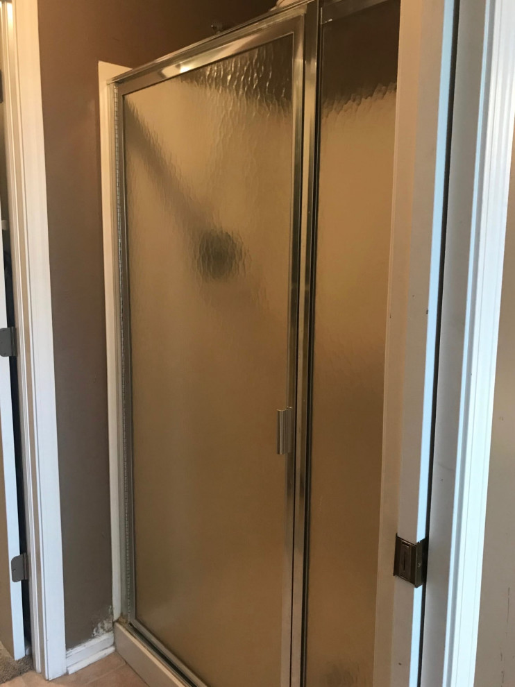 Transitional bathroom photo in Indianapolis