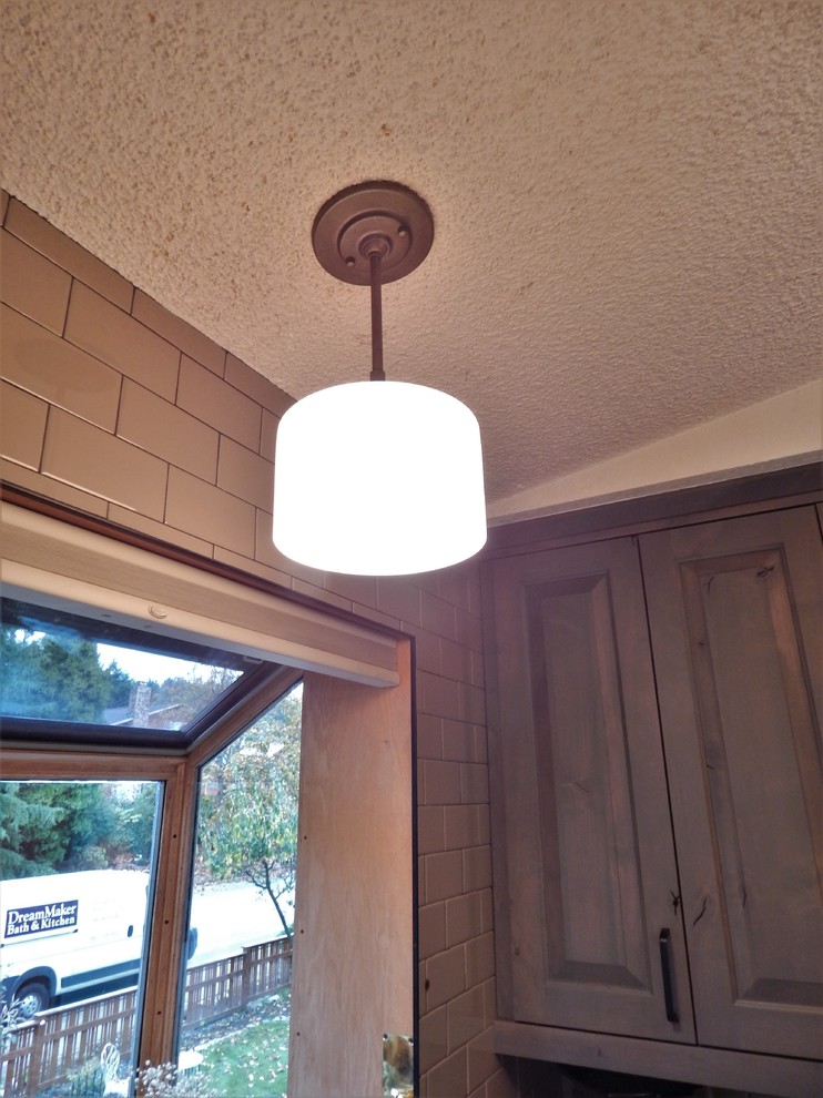 Transitional home design photo in Seattle