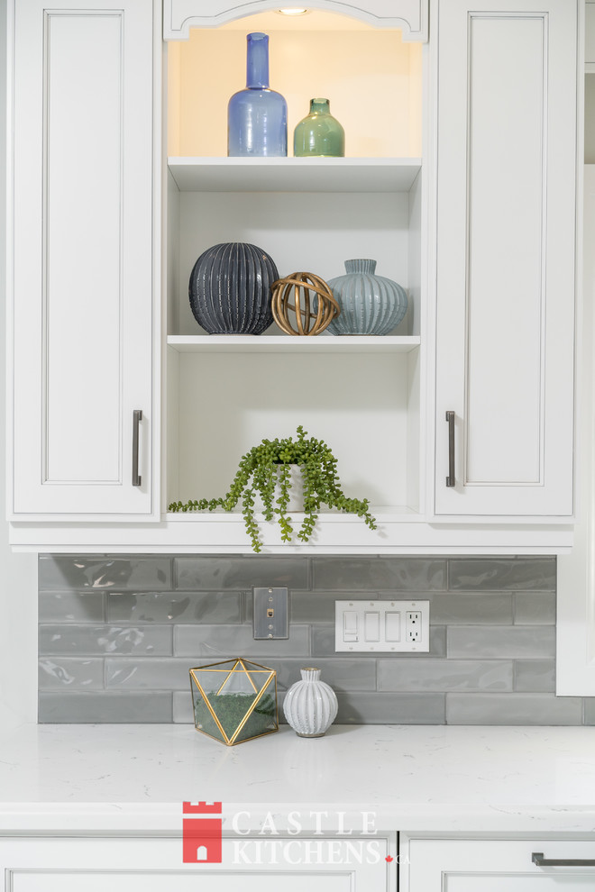 Transitional home design photo in Toronto