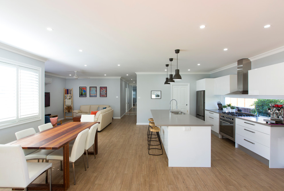 Design ideas for a contemporary kitchen in Newcastle - Maitland.