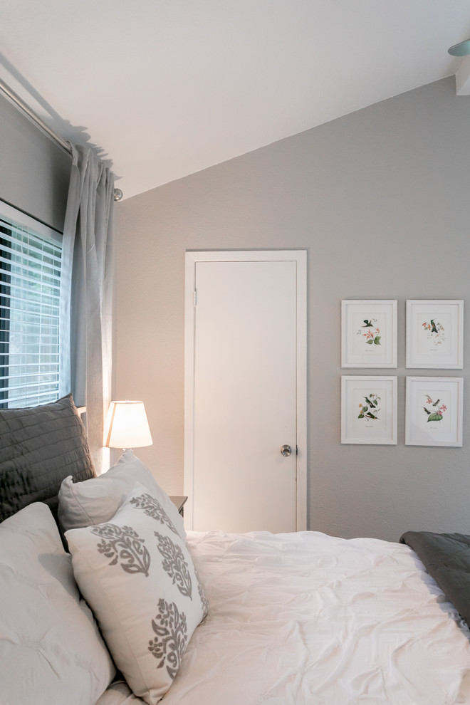Home design - transitional home design idea in Austin