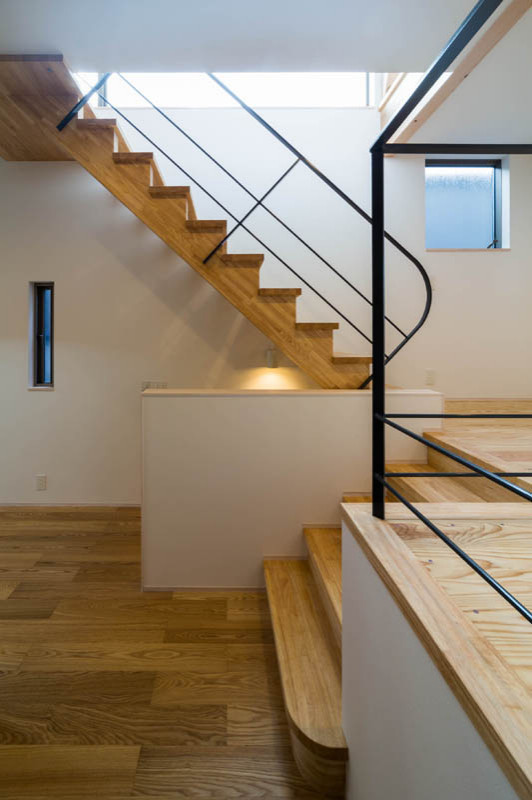Small modern wood floating staircase in Kyoto with open risers, metal railing and wallpaper.