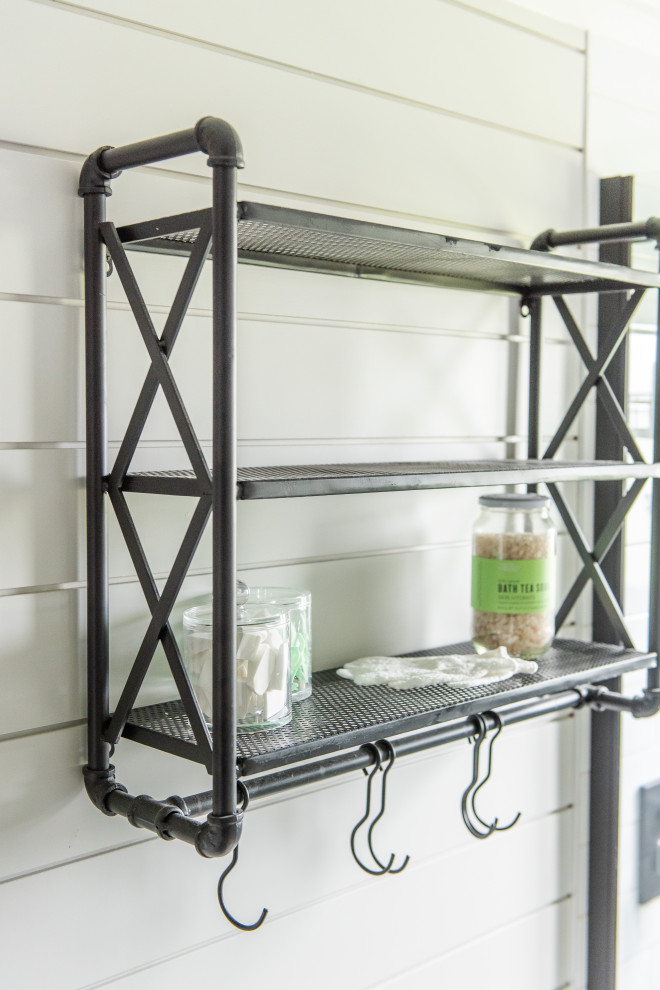 Inspiration for a transitional home design remodel in Toronto