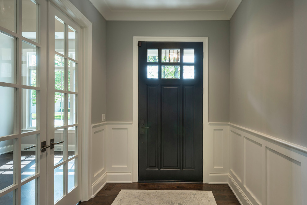 Transitional home design photo in Chicago