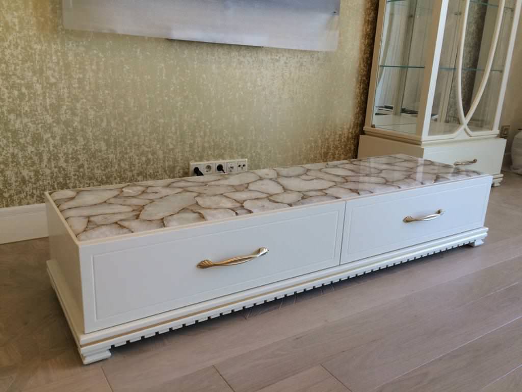 Столешницы из натурального белого Агата с сусальным золотом