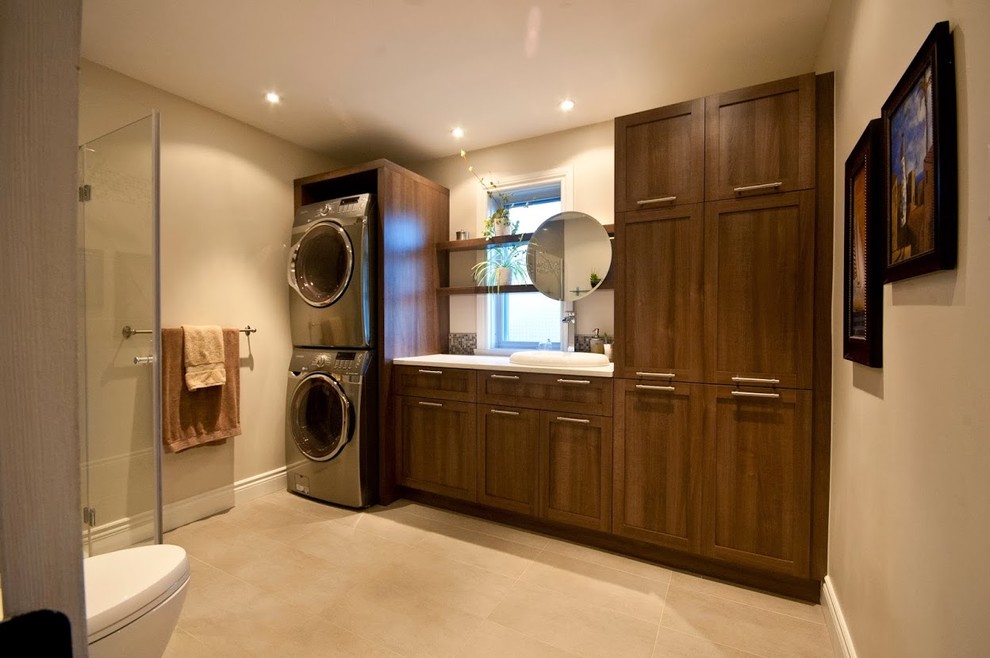 Contemporary laundry room in Montreal.