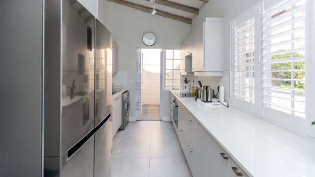 Lara & Rddy's Kitchen contemporary-koek