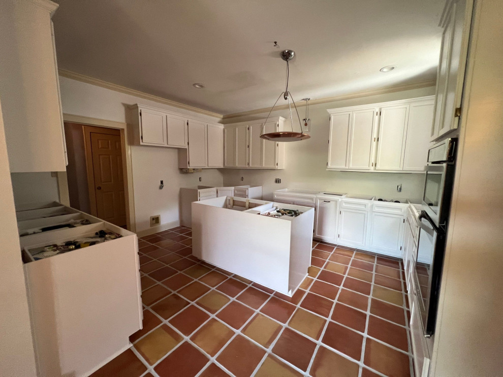 Kitchen - kitchen idea in Austin