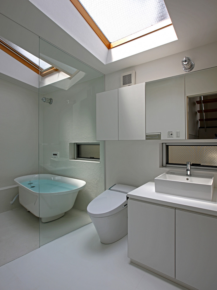 Design ideas for a small contemporary master bathroom in Tokyo with beaded inset cabinets, white cabinets, a freestanding tub, a one-piece toilet, white walls, linoleum floors, a vessel sink and white floor.