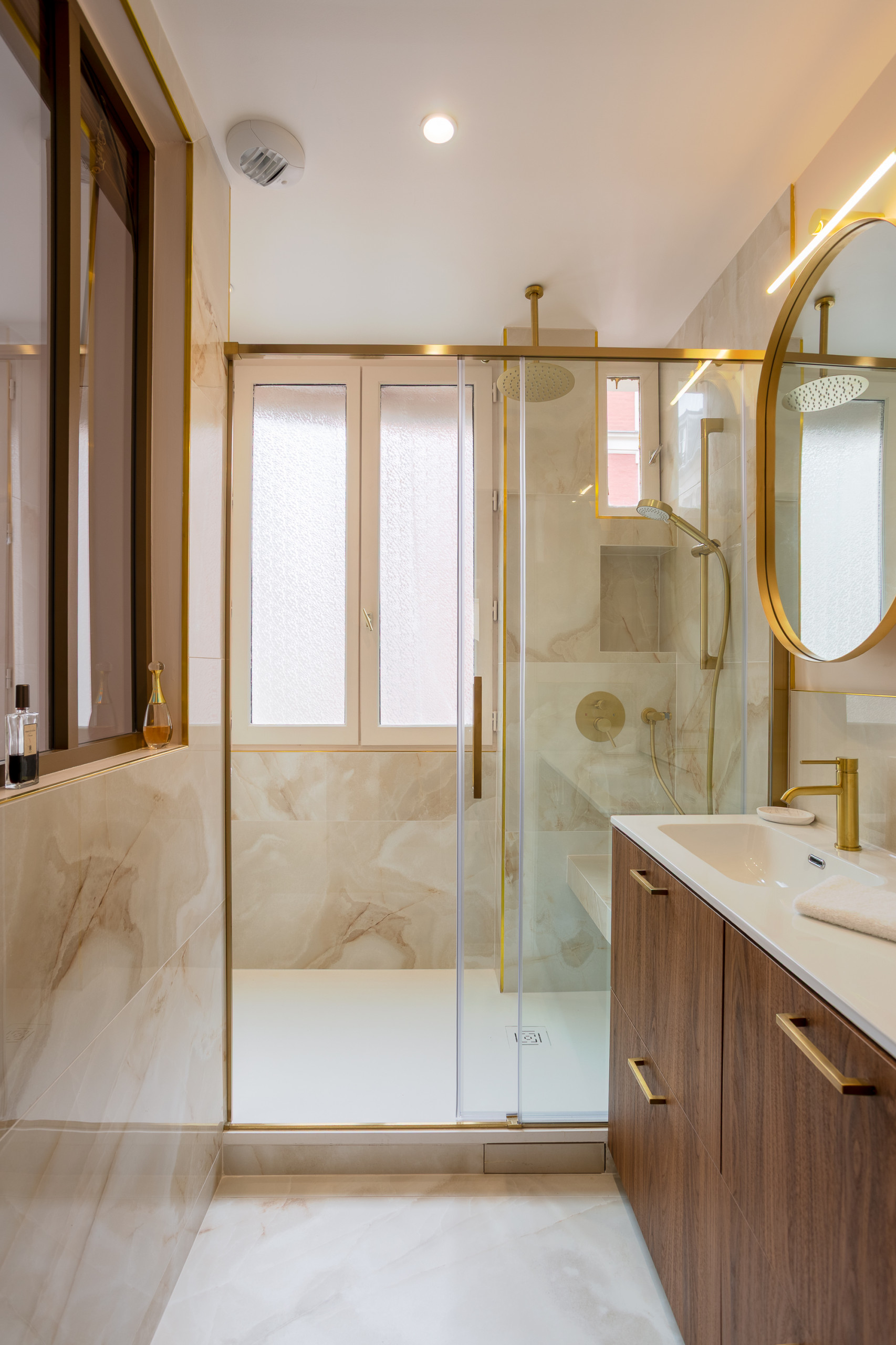 Une salle de bain raffinée dans moins de 4 m²