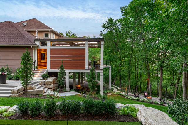 Elevated Entertaining contemporary-garden