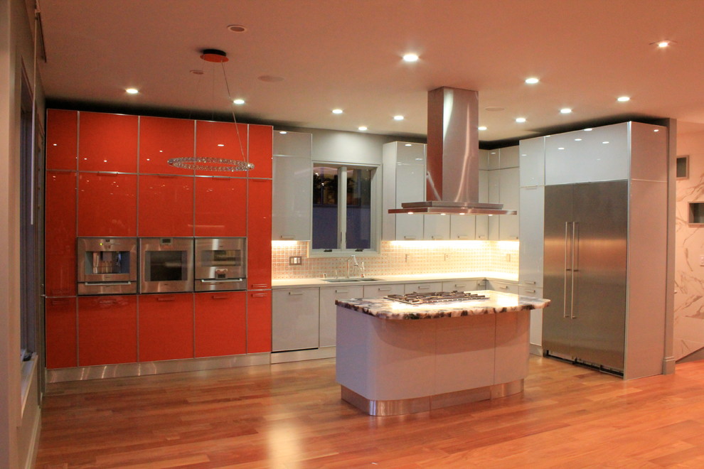 This is an example of a mid-sized contemporary l-shaped eat-in kitchen in San Francisco with an undermount sink, flat-panel cabinets, orange cabinets, quartz benchtops, glass tile splashback, stainless steel appliances, medium hardwood floors and with island.