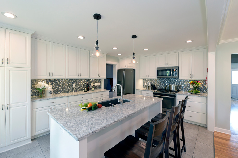 Inspiration for a transitional kitchen remodel in Cincinnati