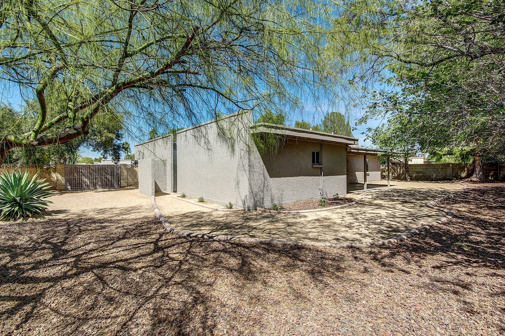 Inspiration for a rustic home design remodel in Phoenix