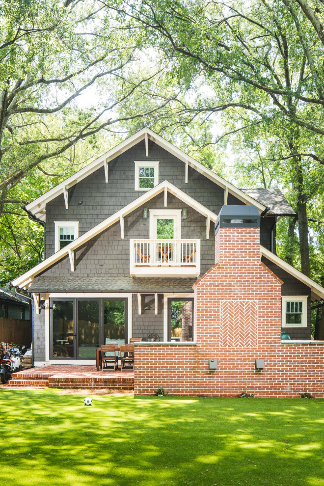 Inspiration for a transitional home design remodel in Atlanta