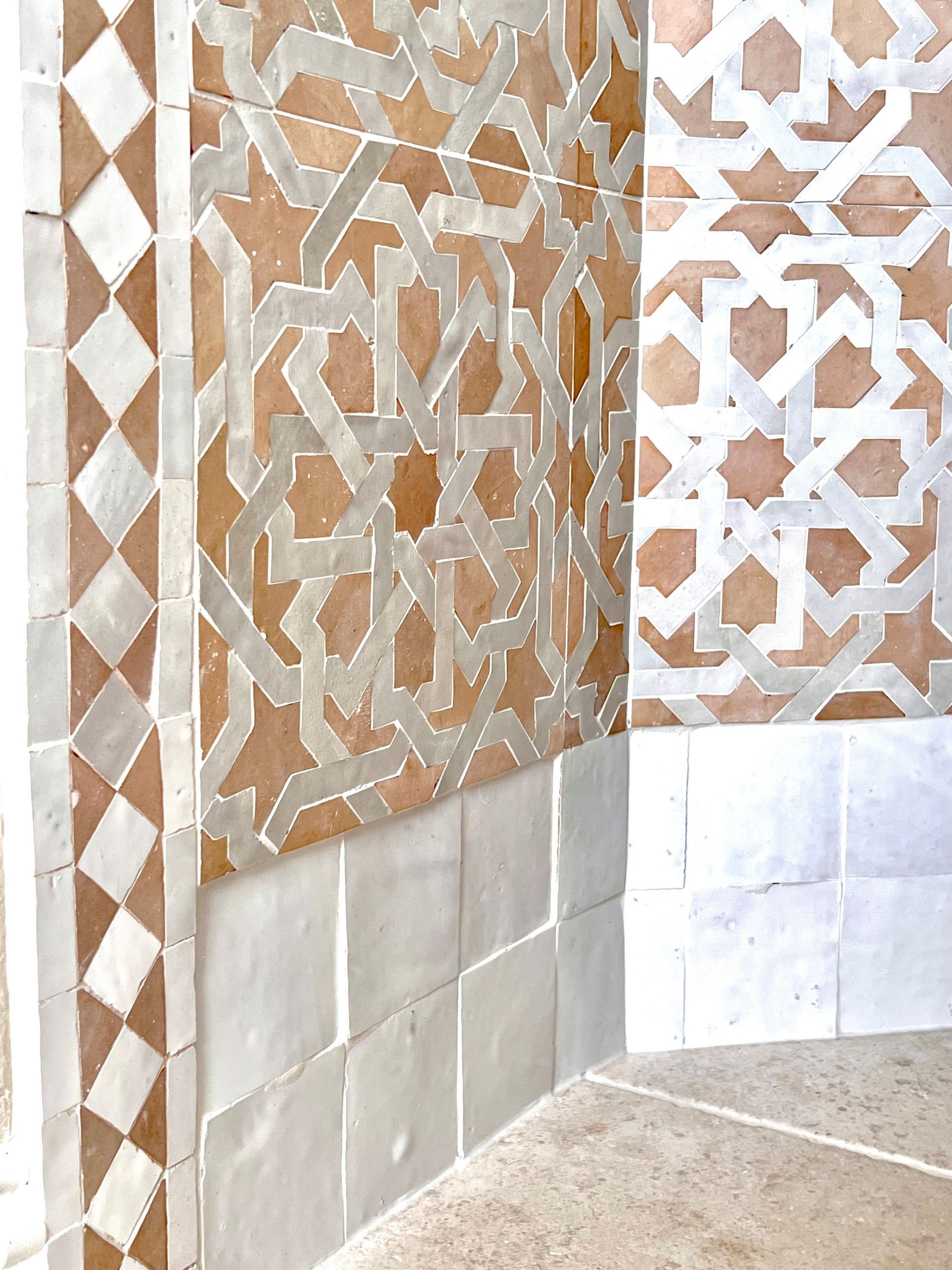 Tile Wainscoting Balanced by White Tiles at Floor Level
