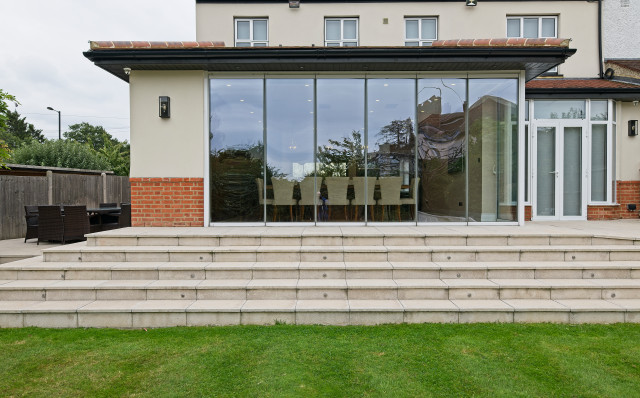 Open Plan Kitchen with Bespoke Glass Doors modern-kueche