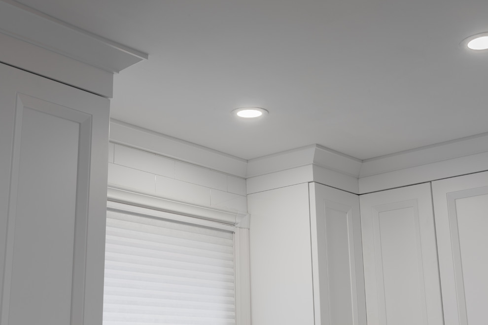 Inspiration for a transitional home design remodel in Toronto