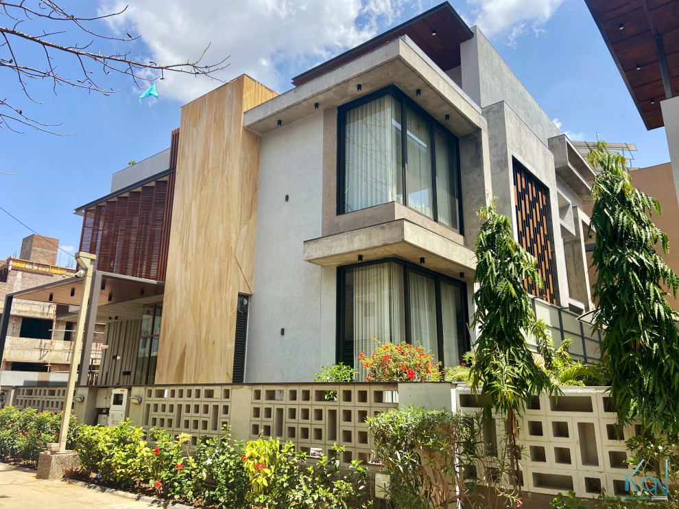 Inspiration for a modern exterior in Ahmedabad.