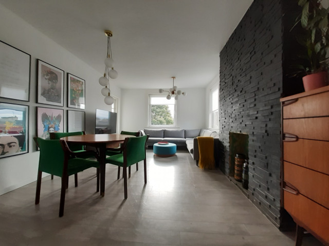 Drum Brae Flat contemporary-vardagsrum