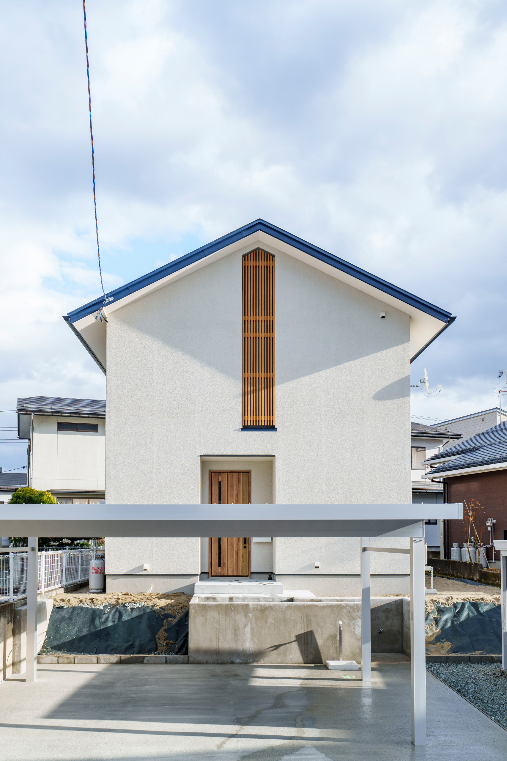 おしゃれな青い屋根の家 (長方形) の画像 75選 - 2026 年 6月 | Houzz
