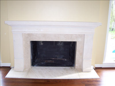 Custom Limestone Fireplaces klassisch-wohnzimmer