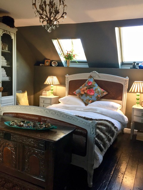Eclectic and cosy vintage bedroom american-traditional-bedroom
